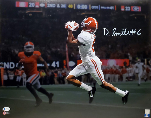 Devonta Smith Autographed 16x20 Photo Alabama Crimson Tide Spotlight Beckett BAS Stock #189564