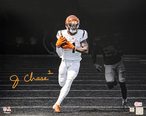 Ja'Marr Chase Autographed 16x20 Photo Cincinnati Bengals Spotlight Beckett BAS QR Stock #205626