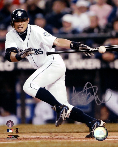 Ichiro Suzuki Autographed 8x10 Photo Seattle Mariners IS Holo Stock #83489