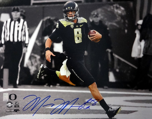 Marcus Mariota Autographed 16x20 Photo Oregon Ducks MM Holo Stock #89243