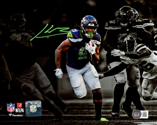 Kenneth Walker III Autographed 8x10 Photo Seattle Seahawks Spotlight Beckett BAS Witness Stock #220404