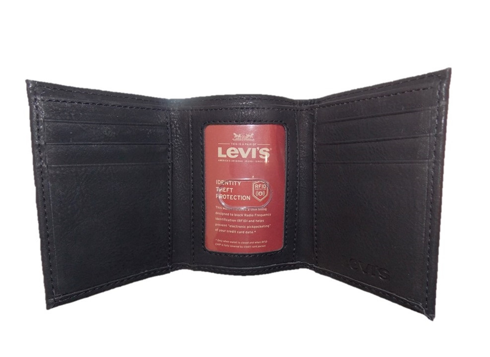 Buy Levi's Casual Leather Bi-Fold Wallet for Men Online At Best Price @  Tata CLiQ