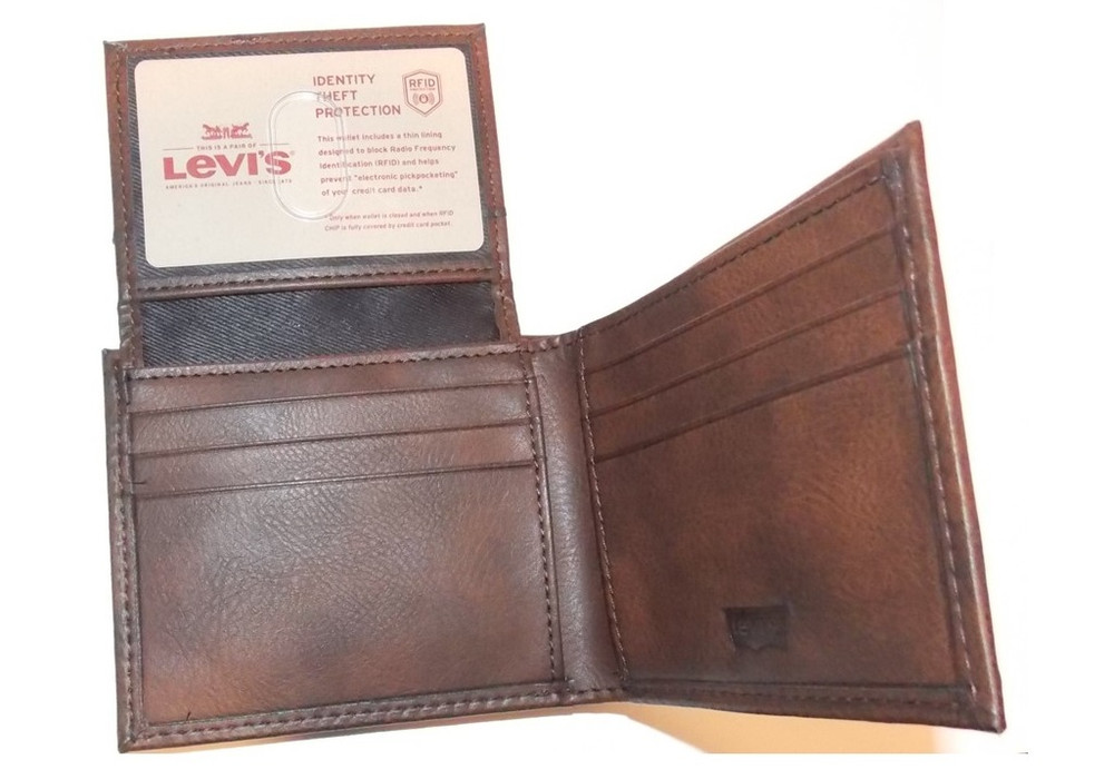 Levi's Men's Black RFID Trifold Wallet with Interior Zipper - Walmart.com