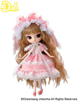 Sample doll / Coral**Due to aging, the pink color of the clothes has faded.