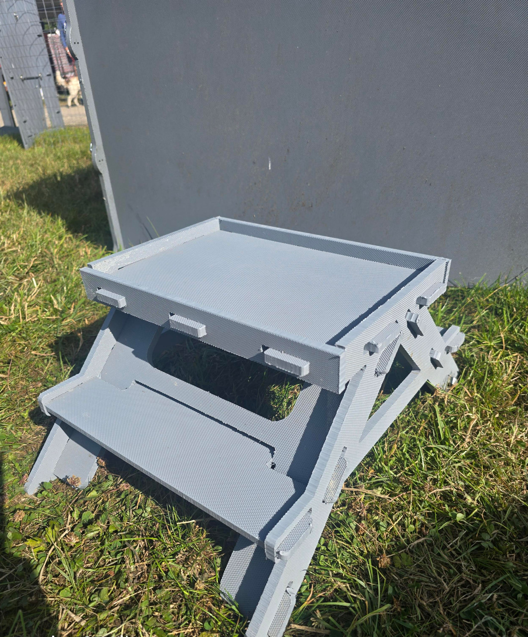 Arkus Table Chicknic table bird feeder - Arkus