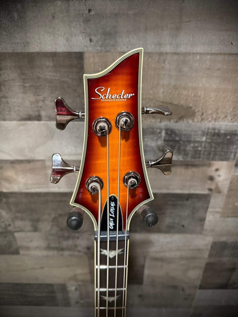 Schecter Omen Extreme-4 Sunburst