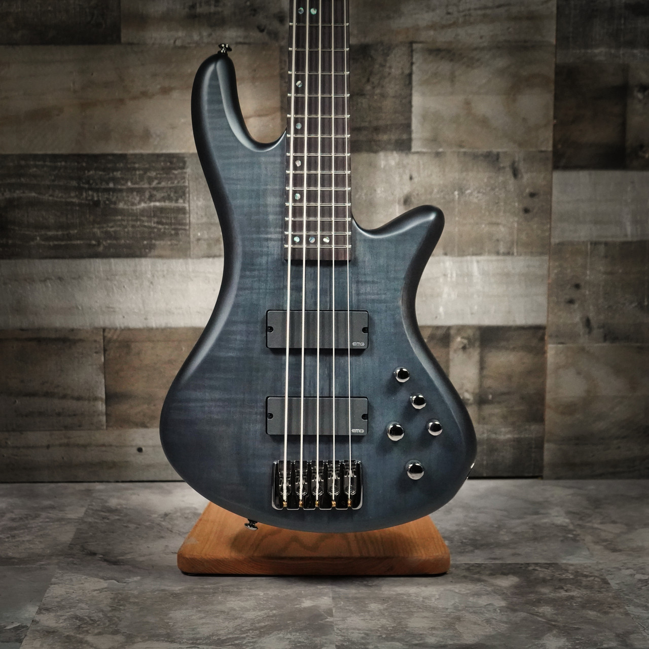 Shop the Schecter Stiletto Studio-5 5-String Electric Bass Guitar (2721) at Musician Madness. Powerful active tone, sleek feel, and studio-ready performance.