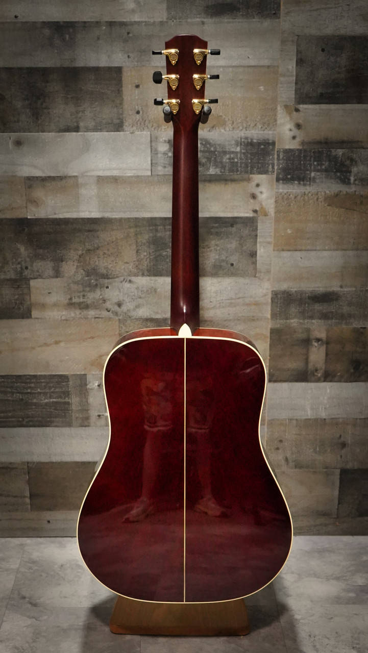 The Alvarez Yairi Masterworks DYM60HD Honduran Dreadnought (DYM60HD) features an all-solid Honduran mahogany top, back, and sides handcrafted in Japan for exceptional warmth, depth, and sustain. Its dreadnought body delivers strong projection and bold low-end response, while YairiÃ¢â‚¬â„¢s meticulous construction enhances clarity and resonance. Ideal for players who want a powerful, full-bodied acoustic with boutique craftsmanship.