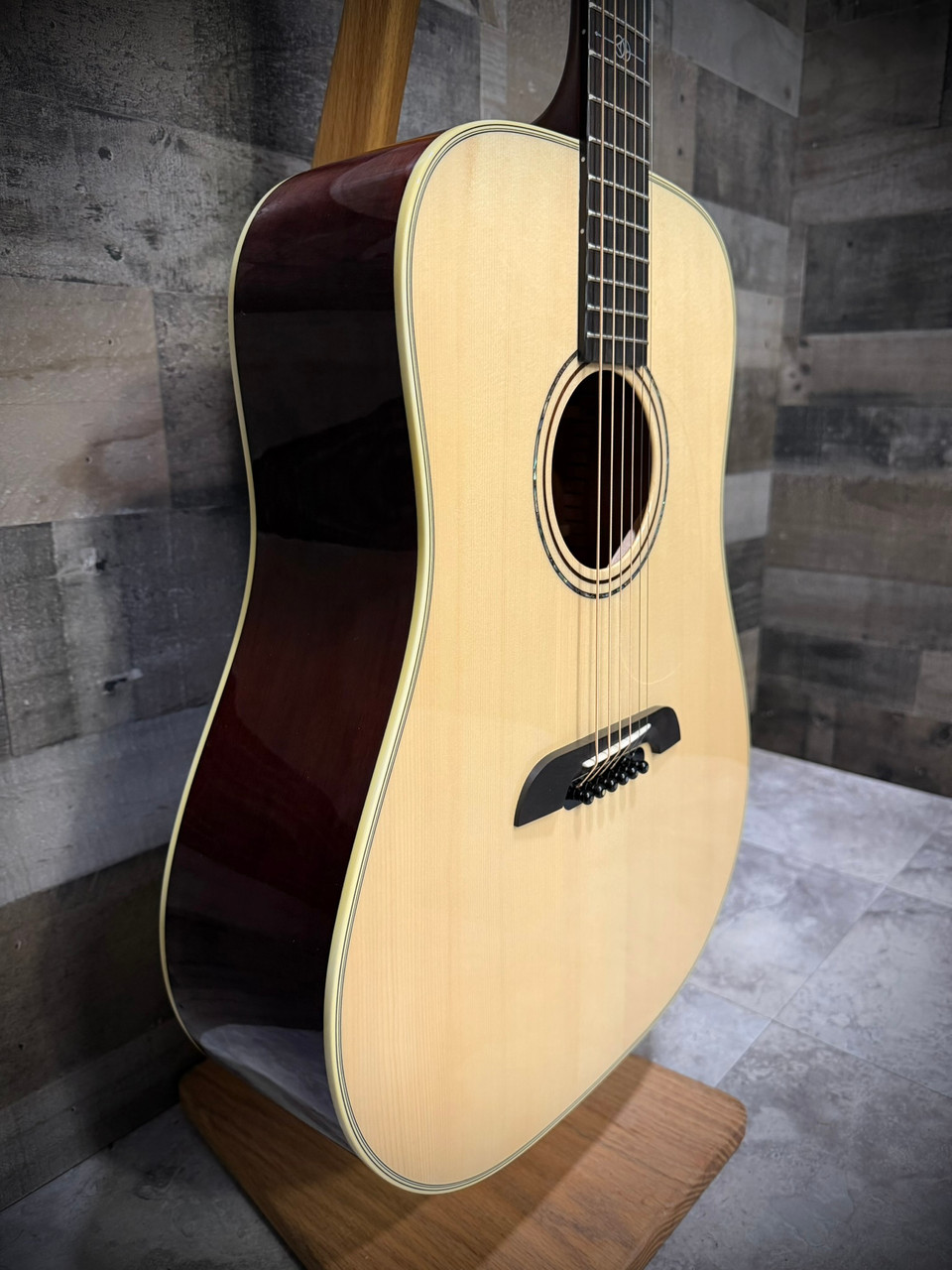 Alvarez Yairi Masterworks DYM60HD Honduran Dreadnought Acoustic Guitar (DYM60HD) | Musician Madness