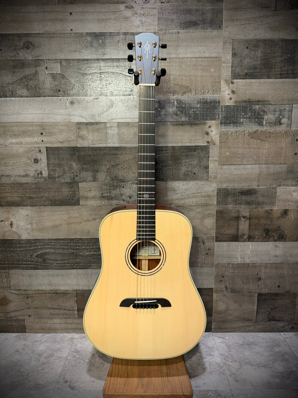 Alvarez Yairi Masterworks DYM60HD Honduran Dreadnought Acoustic Guitar (DYM60HD) | Musician Madness