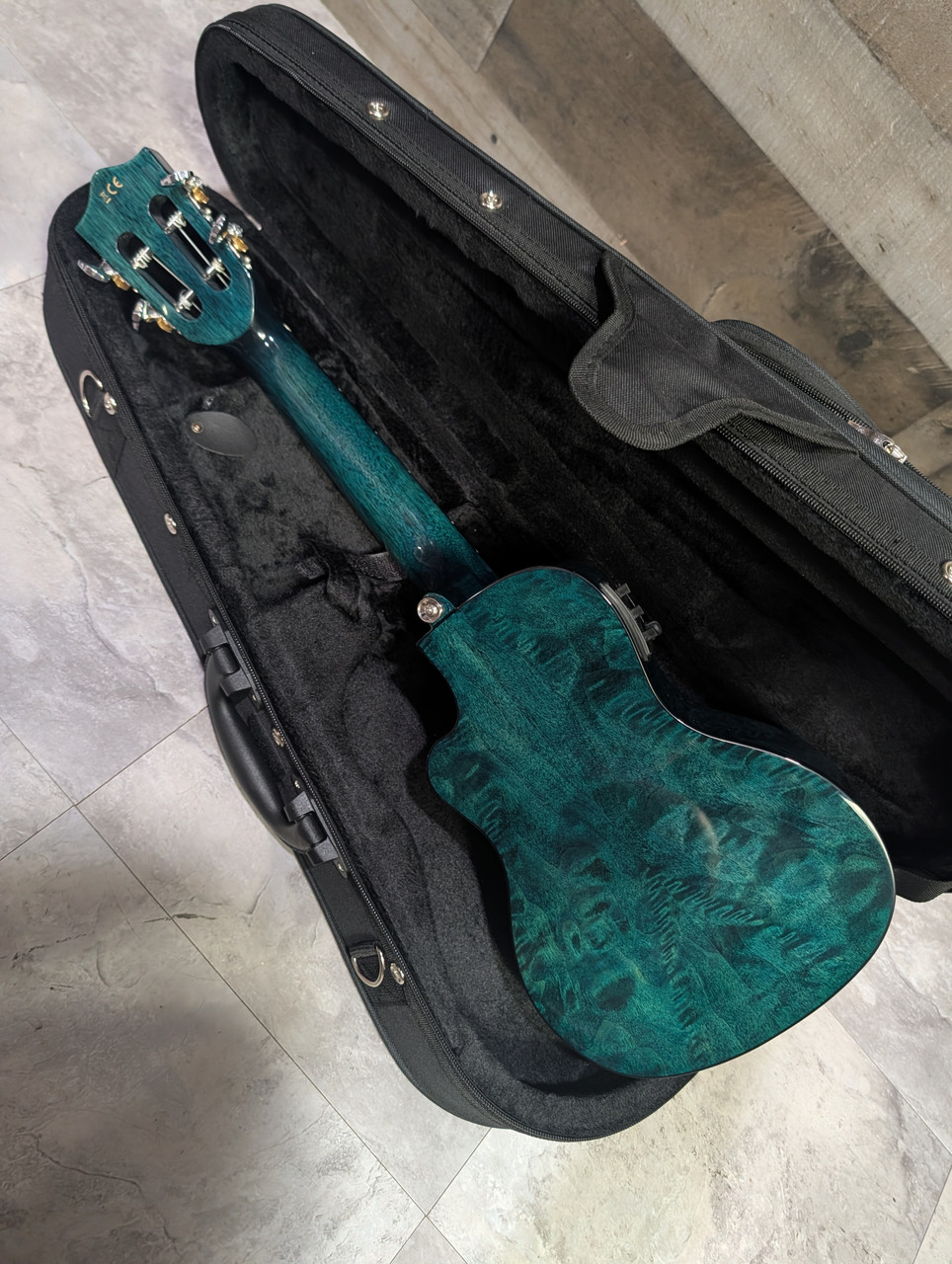 Lanikai Quilted Maple Blue Stain Tenor Cutaway A/E Ukulele w/ Kula Preamp (QM-BLCET)