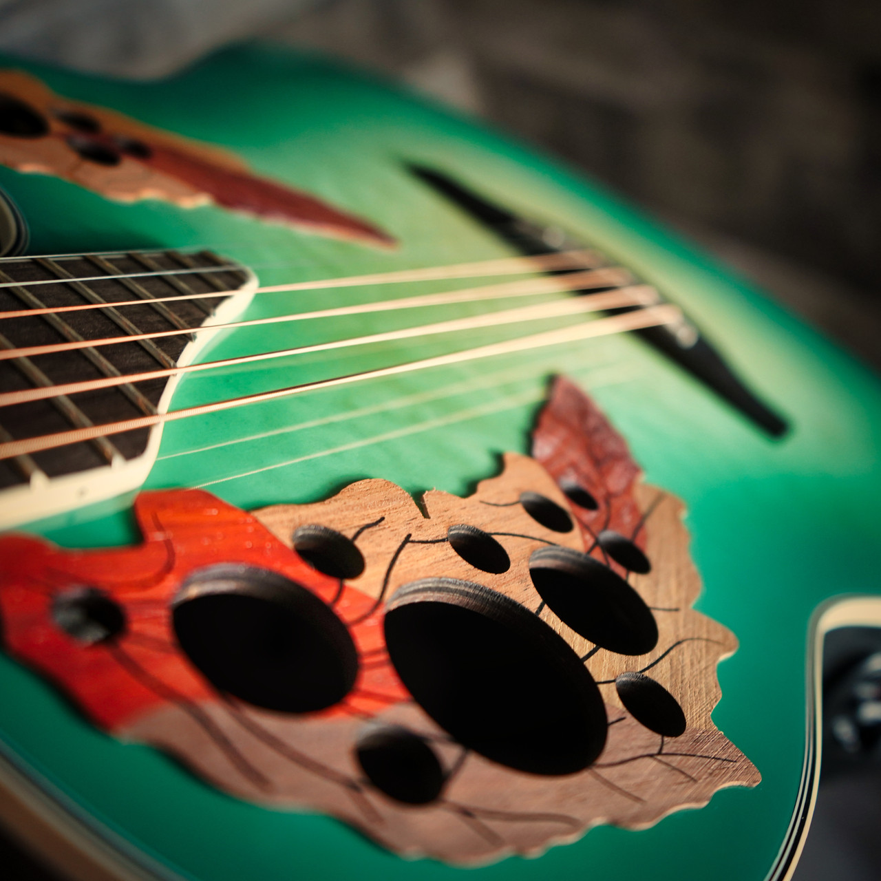 Ovation Celebrity Elite Exotic Quilt Maple - Mintburst / Natural
