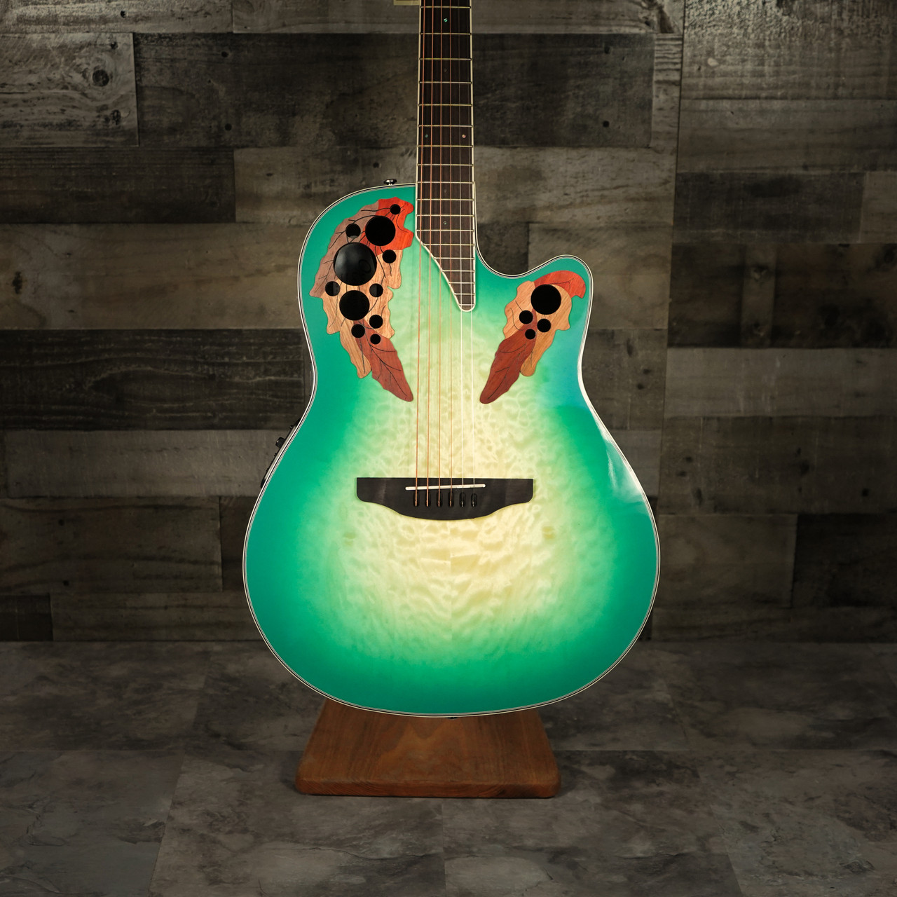 Ovation Celebrity Elite Exotic Quilt Maple, Mint Burst/Natural