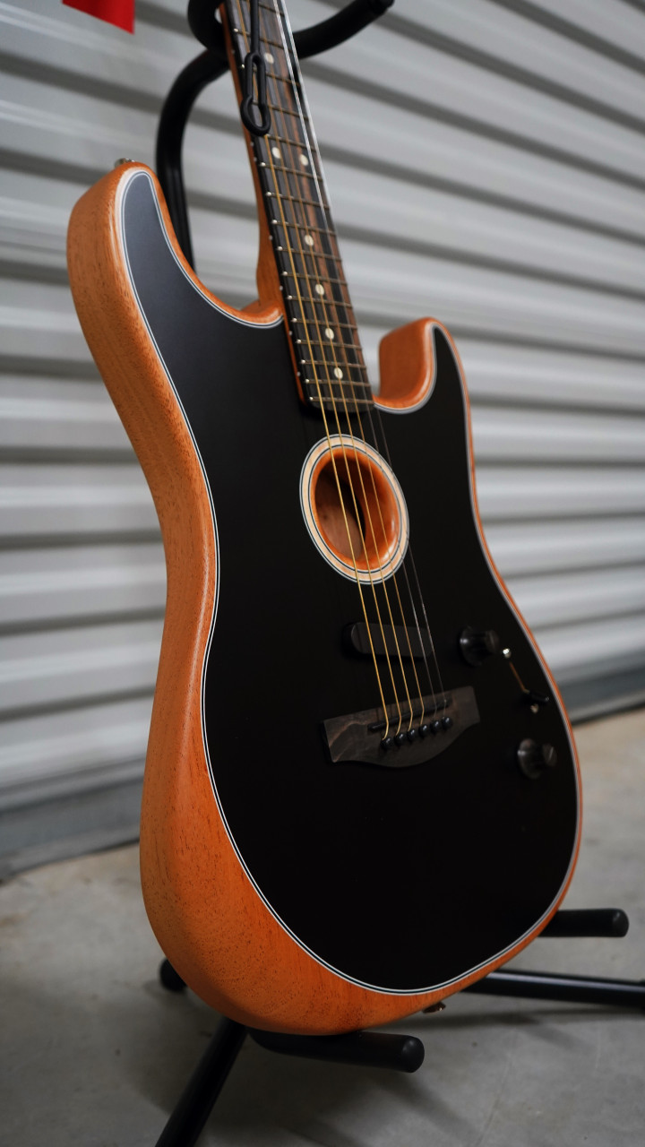 Fender American Black Acoustasonic Stratocaster w/Gig Bag