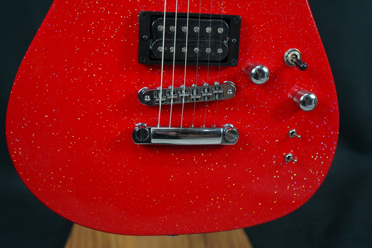 Cort Manson Matt Bellamy Red Santa Electric Guitar – signature model featuring Sustainiac pickup, sleek red finish, and Manson-designed body with modern tone controls