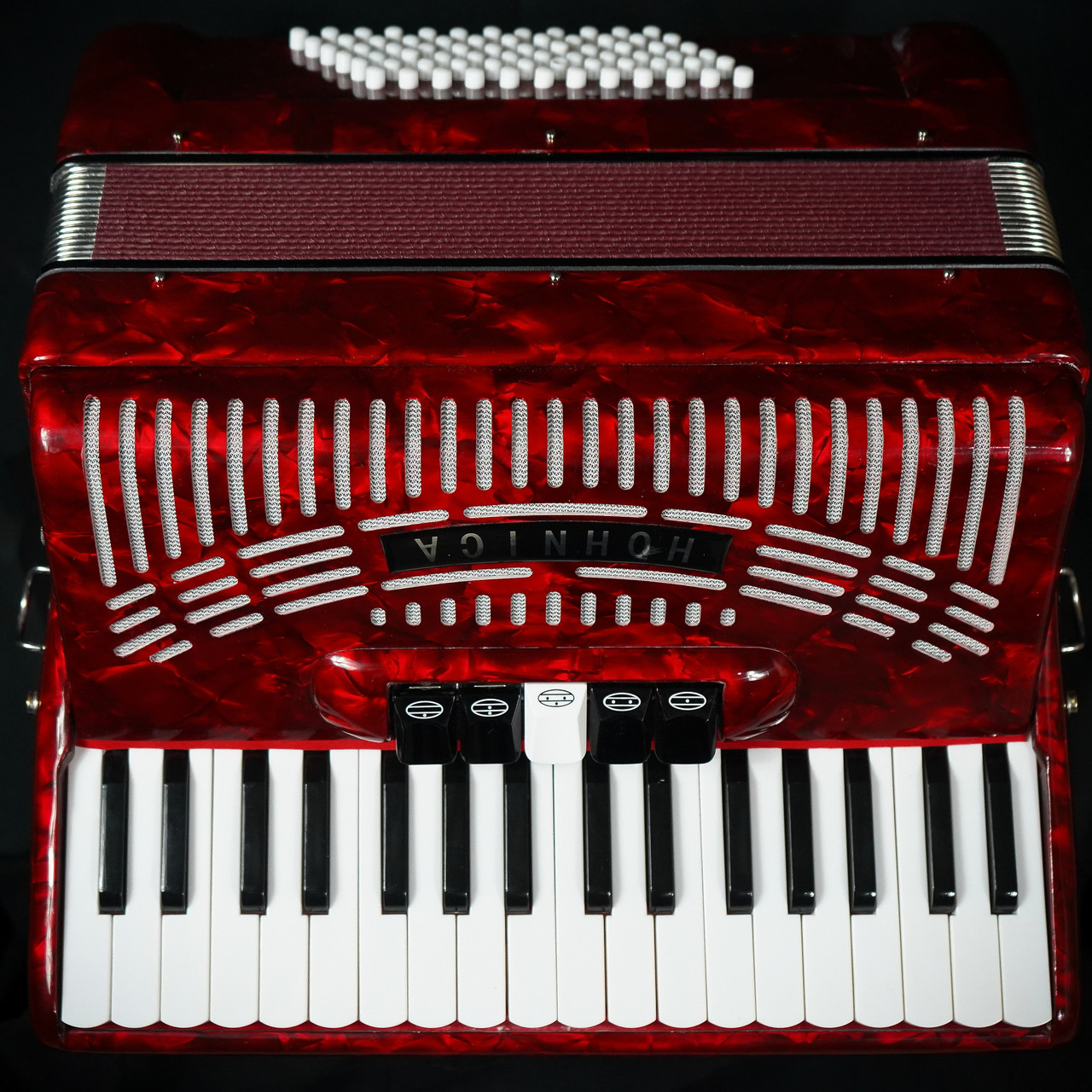 The Hohner Hohnica 1305 72-Bass Pearl Red Accordion offers rich tone, smooth playability, and Hohner qualityÃ¢â‚¬â€perfect for students and hobbyists. Shop now!