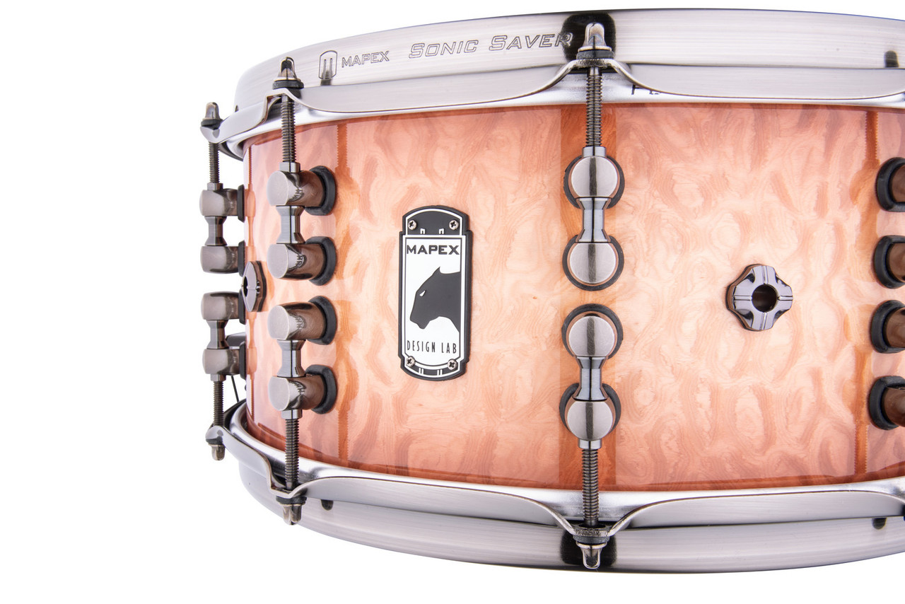 Mapex Black Panther Versatus 14" x 6.5" Snare Drum â€“ Peach Burl Burst (BPDLMH4650LPW) featuring a hybrid maple/mahogany shell and polished finish for warm, versatile tone and dynamic response.