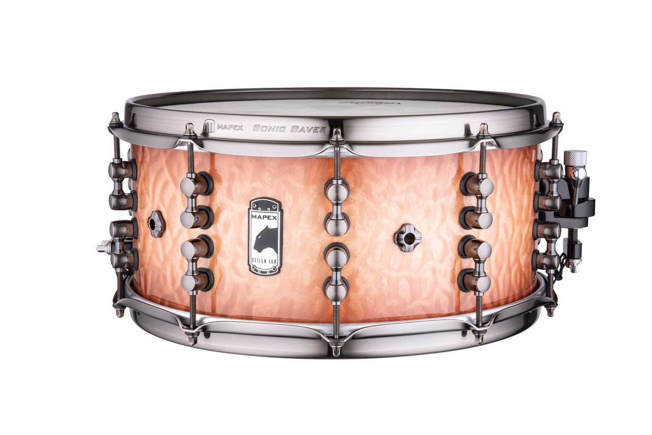 Mapex Black Panther Versatus 14" x 6.5" Snare Drum – Peach Burl Burst (BPDLMH4650LPW) featuring a hybrid maple/mahogany shell and polished finish for warm, versatile tone and dynamic response.