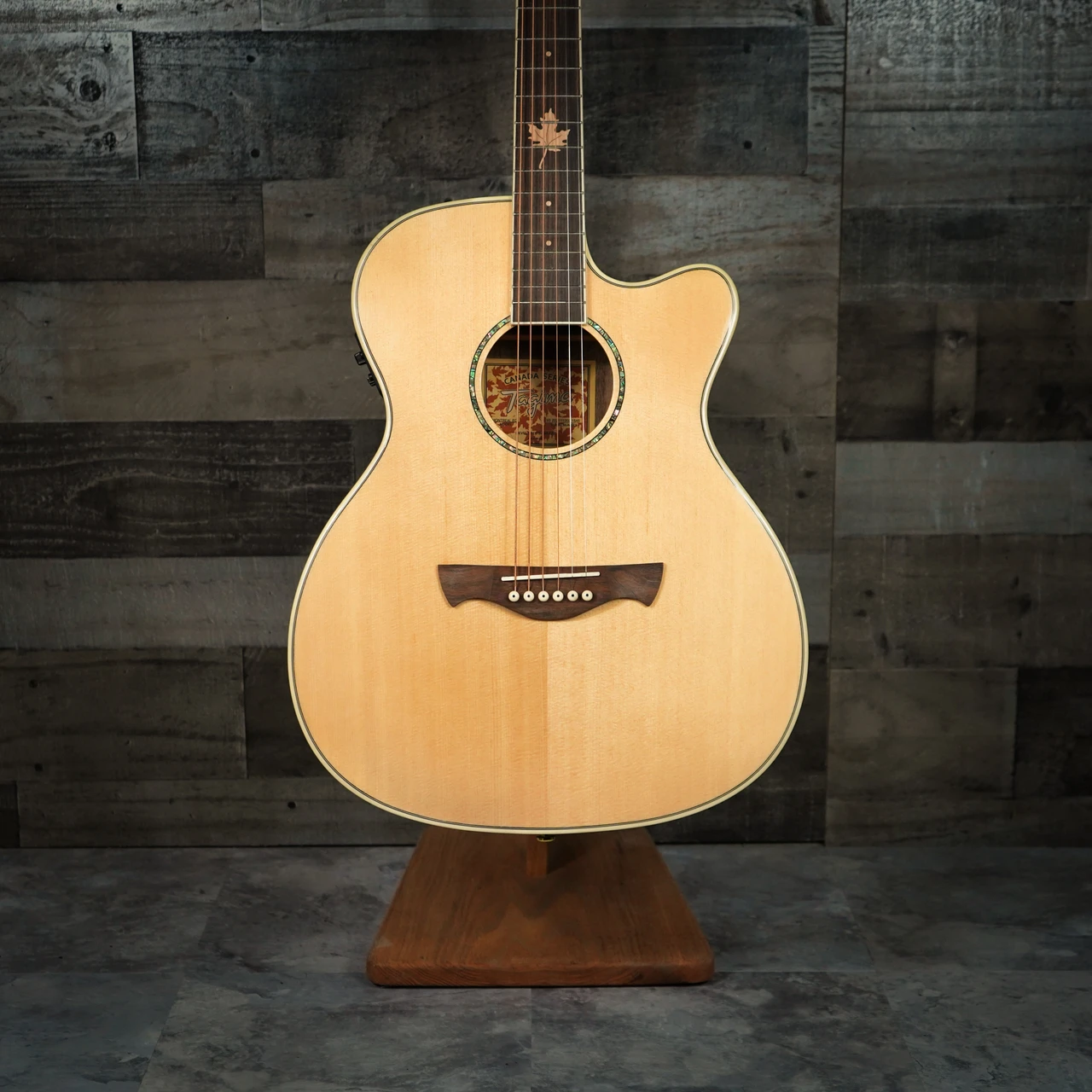 Tagima Montreal EQ-NT Acoustic Guitar - Natural (MontrealEQ)