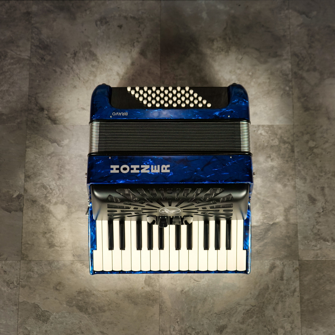 Hohner Bravo II 48 Accordion - Pearl Blue (BR48BLUE)|Musician Madness