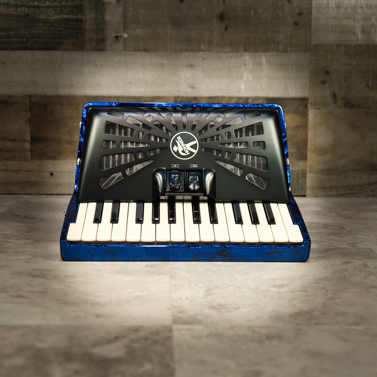 Hohner Bravo II 48 Accordion - Pearl Blue (BR48BLUE) | Musician Madness