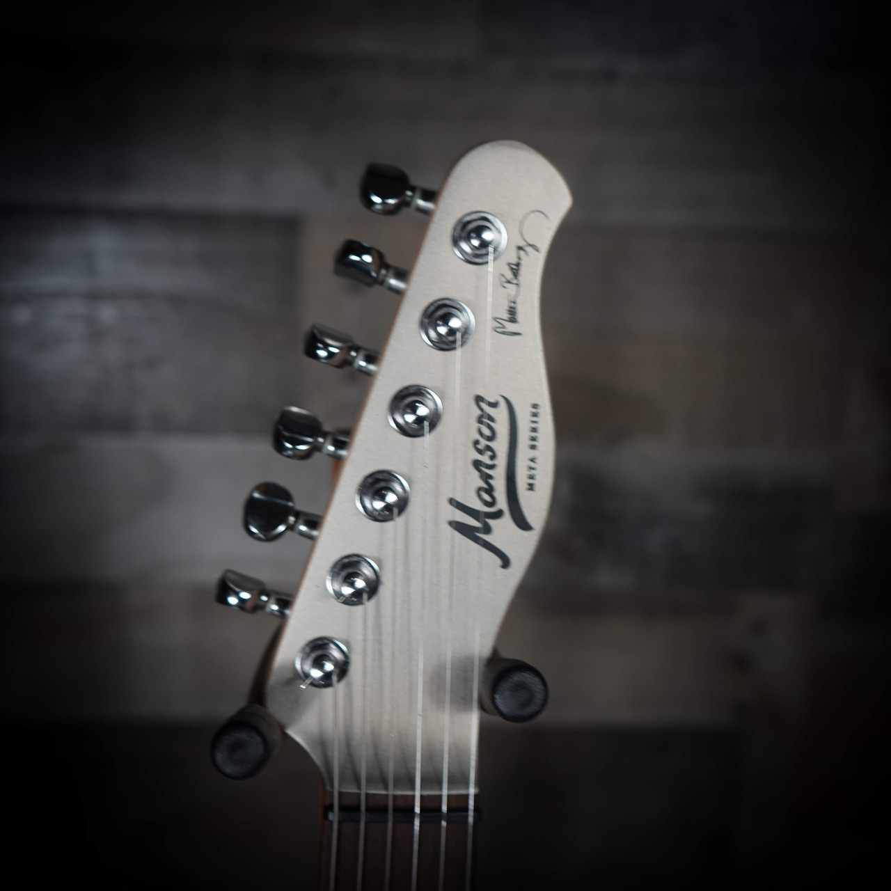 Cort Manson Silver Rainbow Electric Guitar – metallic silver finish with Sustainiac neck pickup and Seymour Duncan Black Winter bridge pickup, front angled view