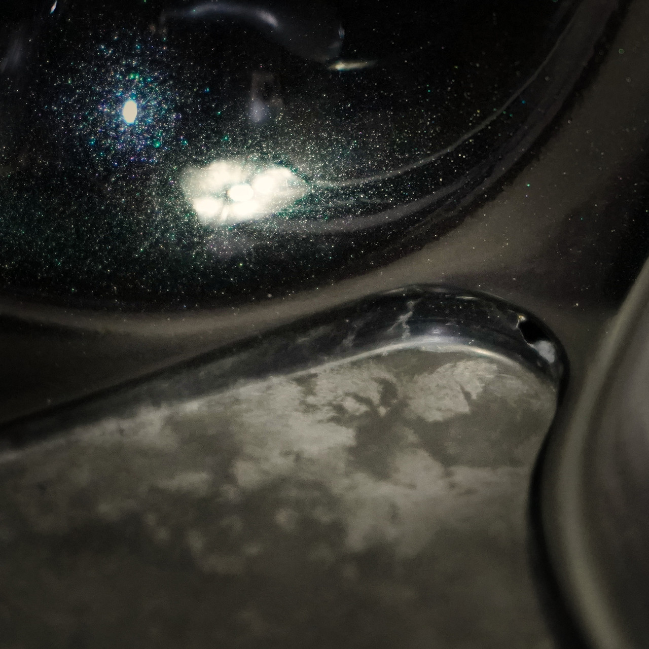 Flaxwood Rautia Electric Guitar in Glossy Black finish with gold hardware – used model showing single-cut body design and handcrafted Finnish build quality