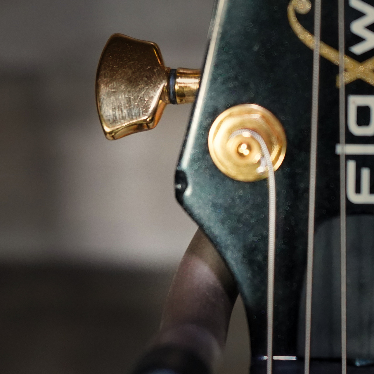 Flaxwood Rautia Electric Guitar in Glossy Black finish with gold hardware – used model showing single-cut body design and handcrafted Finnish build quality