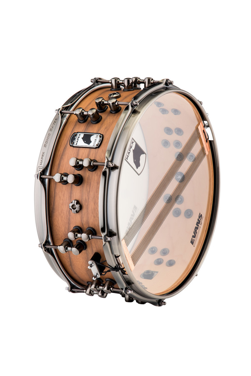 Mapex Black Panther Design Lab Machine 14" x 5.5" Snare Drum – Natural Satin (BPDLMW4550LNW) featuring a maple/walnut hybrid shell for balanced warmth, clarity, and dynamic response.