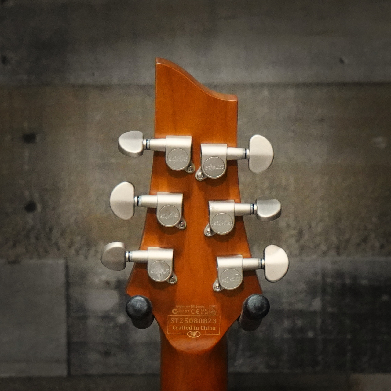 The Schecter C-1 Standard Plus (3937) features a beautifully figured quilted maple top dressed in a vivid Blue Fade finish, delivering boutique looks with powerful performance. A fast Thin-C neck, Diamond Series humbuckers, and reliable hardware provide articulate tone, strong sustain, and modern comfortÃ¢â‚¬â€ideal for players seeking a stylish and versatile guitar for rock, metal, and beyond.