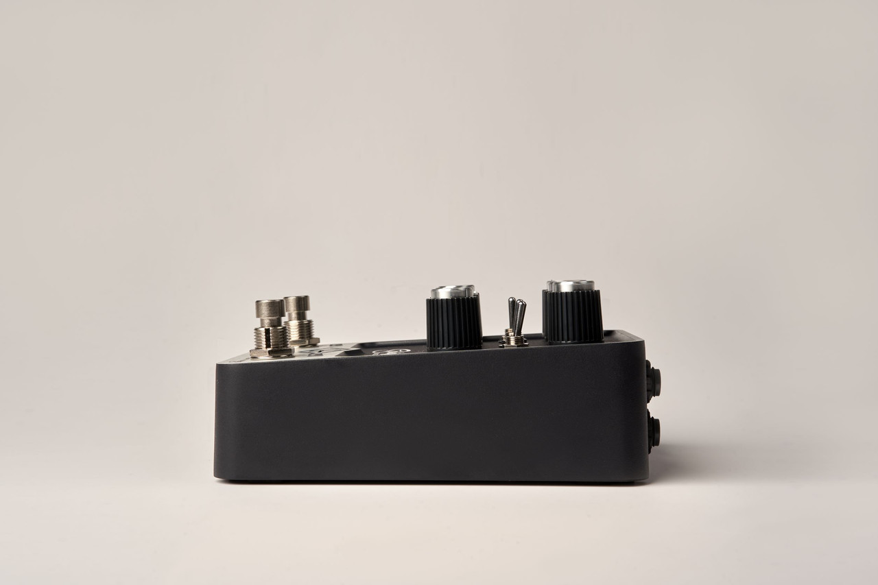 Universal Audio STARLIGHT Echo Station Stereo Delay Pedal featuring dual footswitches, vintage-inspired design, and authentic UAFX modeling of tape and bucket-brigade delays.