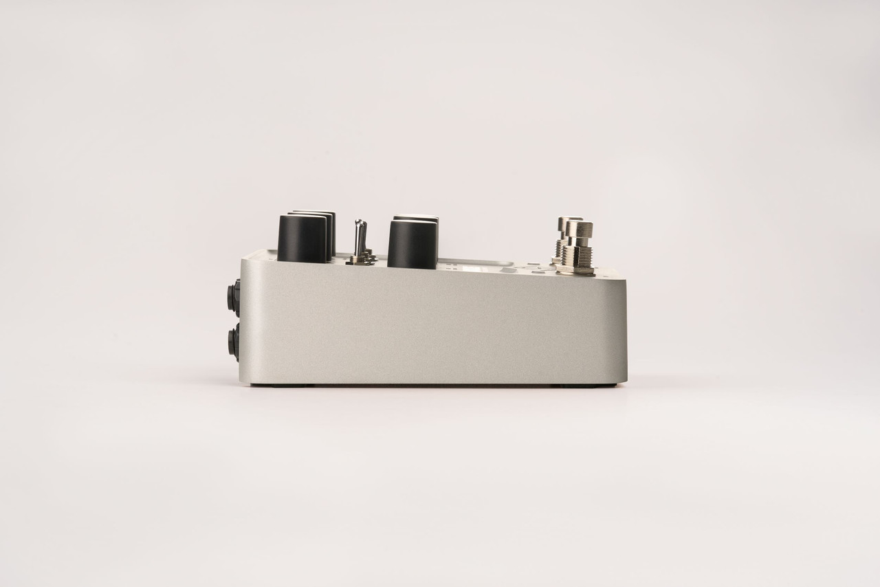 Universal Audio UA-KNUCKLES Knuckles ‘92 Dual Rec Amplifier Emulation Pedal featuring dual footswitches, rugged UAFX housing, and aggressive high-gain amp modeling.