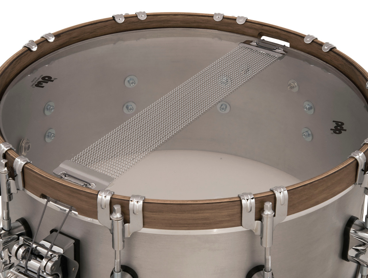 PDP Concept Select 6.5x14 Snare Drum with 3mm aluminum shell and walnut wood hoops, delivering clear tone, dynamic response, and stunning craftsmanship.