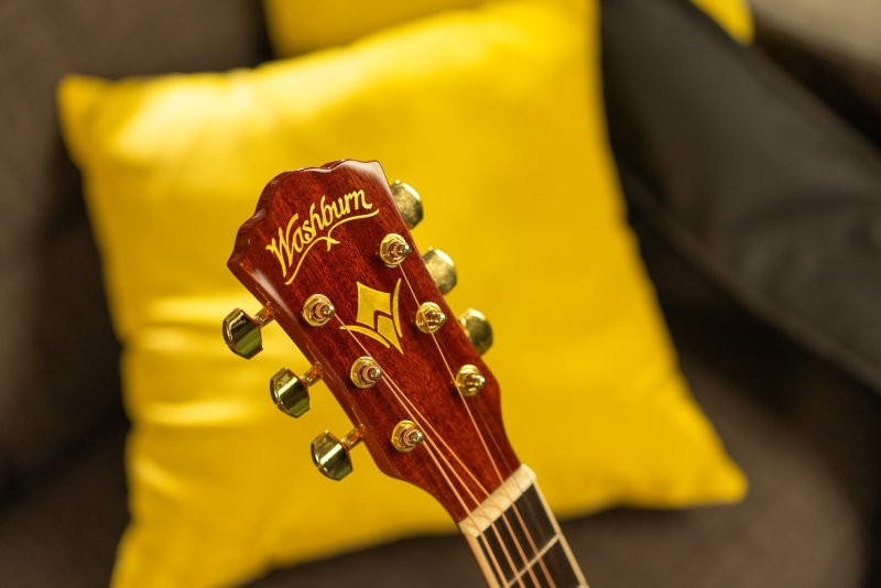 Washburn Dreadnought Mahogany Acoustic Guitar with Gigbag (WD100DLMK-U)