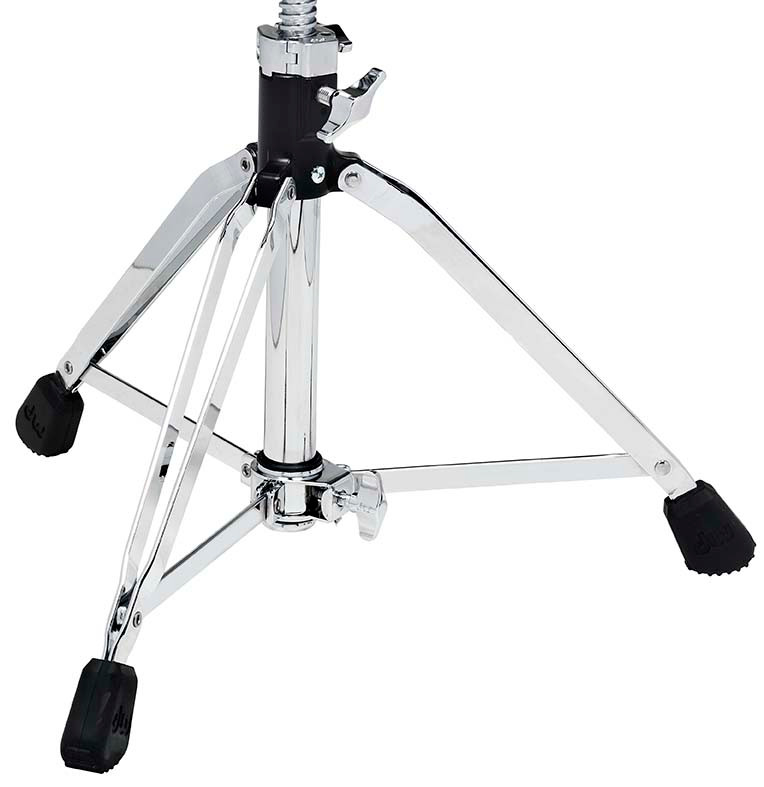 DW 9000 Series Low Tripod Round Top Drum Throne (DWCP9101) – low-profile padded seat with sturdy double-braced base for compact drumming comfort – Musician Madness