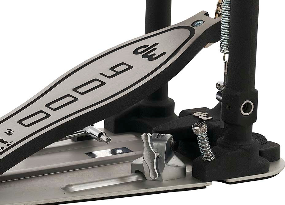 DW 9000 Series XF Extended Footboard Single Bass Drum Pedal with carrying bag. Features premium chrome finish, extended footboard design, and adjustable cam system for professional drummers.