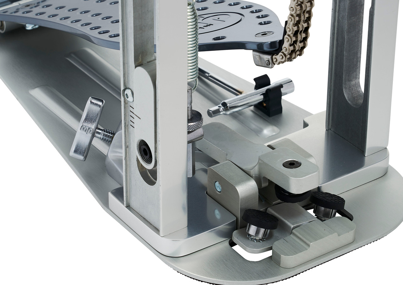 DW MFG Series Machined Chain Drive Single Bass Drum Pedal with Extended Footboard (DWCPMCDXF) | Musician Madness