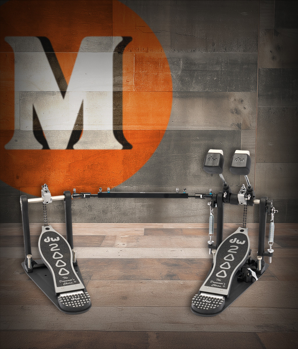 DW 2000 Series Double Bass Drum Pedal (DWCP2002A) with dual chain drive and footboards