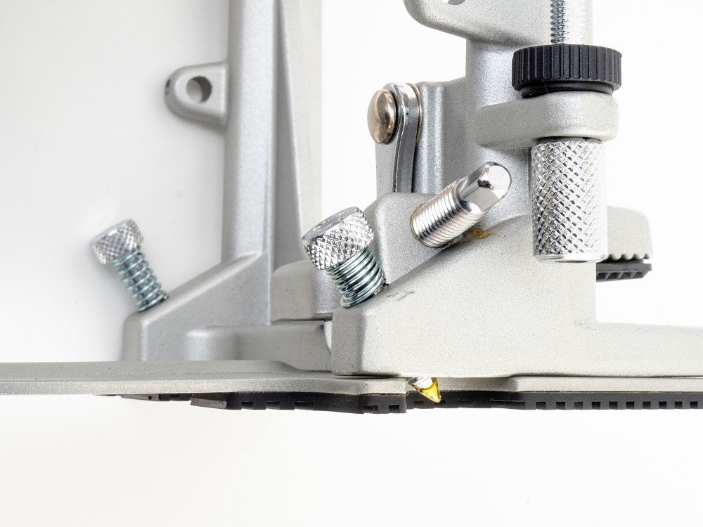 Dixon Precision 1000 Double Bass Drum Pedal featuring a smooth dual-pedal design, responsive action, adjustable tension system, and rugged construction ideal for modern drummers.