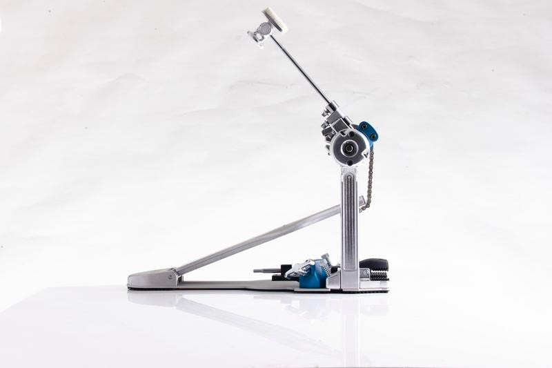 Dixon Precision Coil Chain Drive Single Bass Drum Pedal featuring a responsive chain-drive mechanism, adjustable tension system, smooth motion, and rugged construction suitable for drummers of all styles.