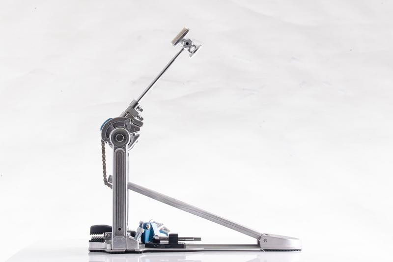 Dixon Precision Coil Chain Drive Single Bass Drum Pedal featuring a responsive chain-drive mechanism, adjustable tension system, smooth motion, and rugged construction suitable for drummers of all styles.