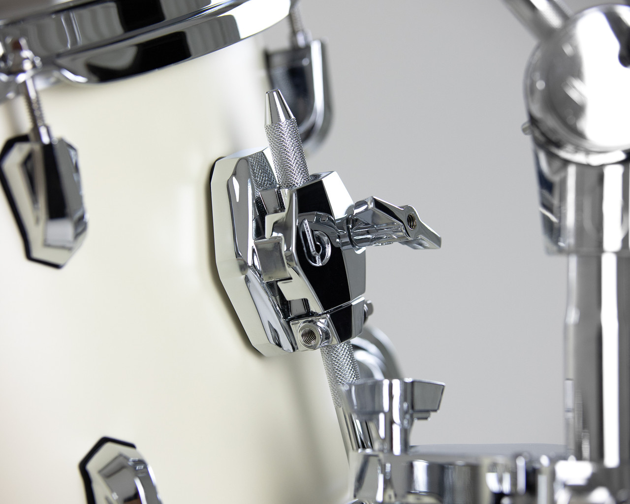 British Drum Co. Enigma Series Club Kit â€“ Satin Olde English White (ENG-22-CB-SEW) | Musician Madness