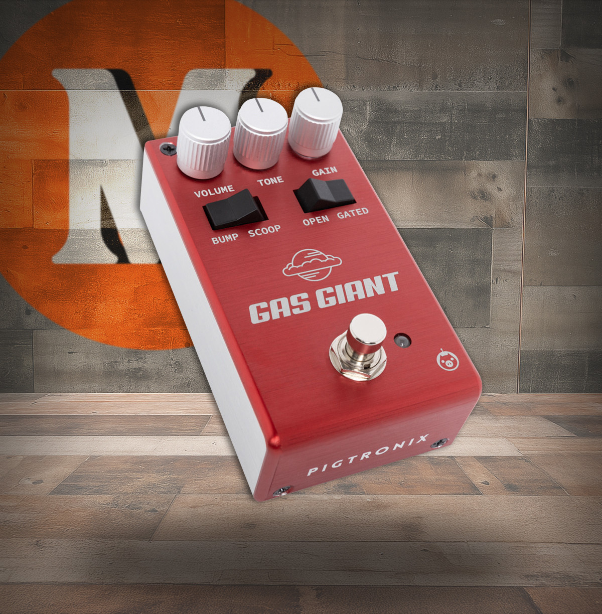 Pigtronix Gas Giant Fuzz (GAS) featuring powerful high-gain analog fuzz, rich harmonics, and thick saturated tones for heavy riffs and expressive lead work.
