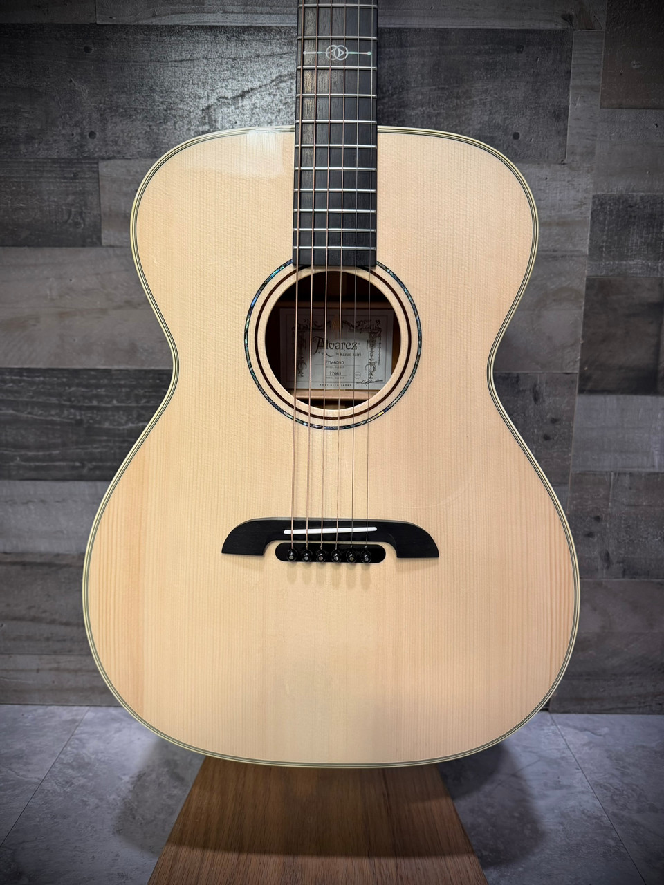 Alvarez Yairi Masterworks FYM60HD Honduran OM Acoustic Guitar (FYM60HD)