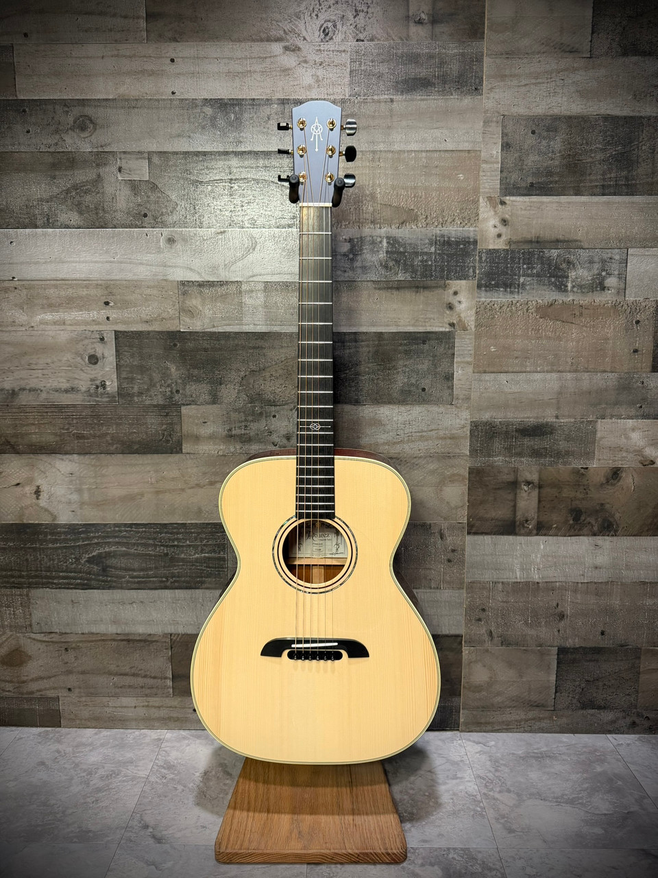 Alvarez Yairi Masterworks FYM60HD Honduran OM Acoustic Guitar (FYM60HD) | Musician Madness