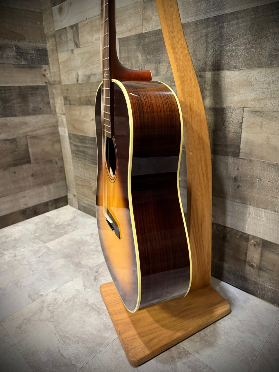 Alvarez Yairi Masterworks DYMR70 Sunburst 12th-Fret Slope Shoulder Dreadnought (DYMR70_Sunburst) | Musician Madness