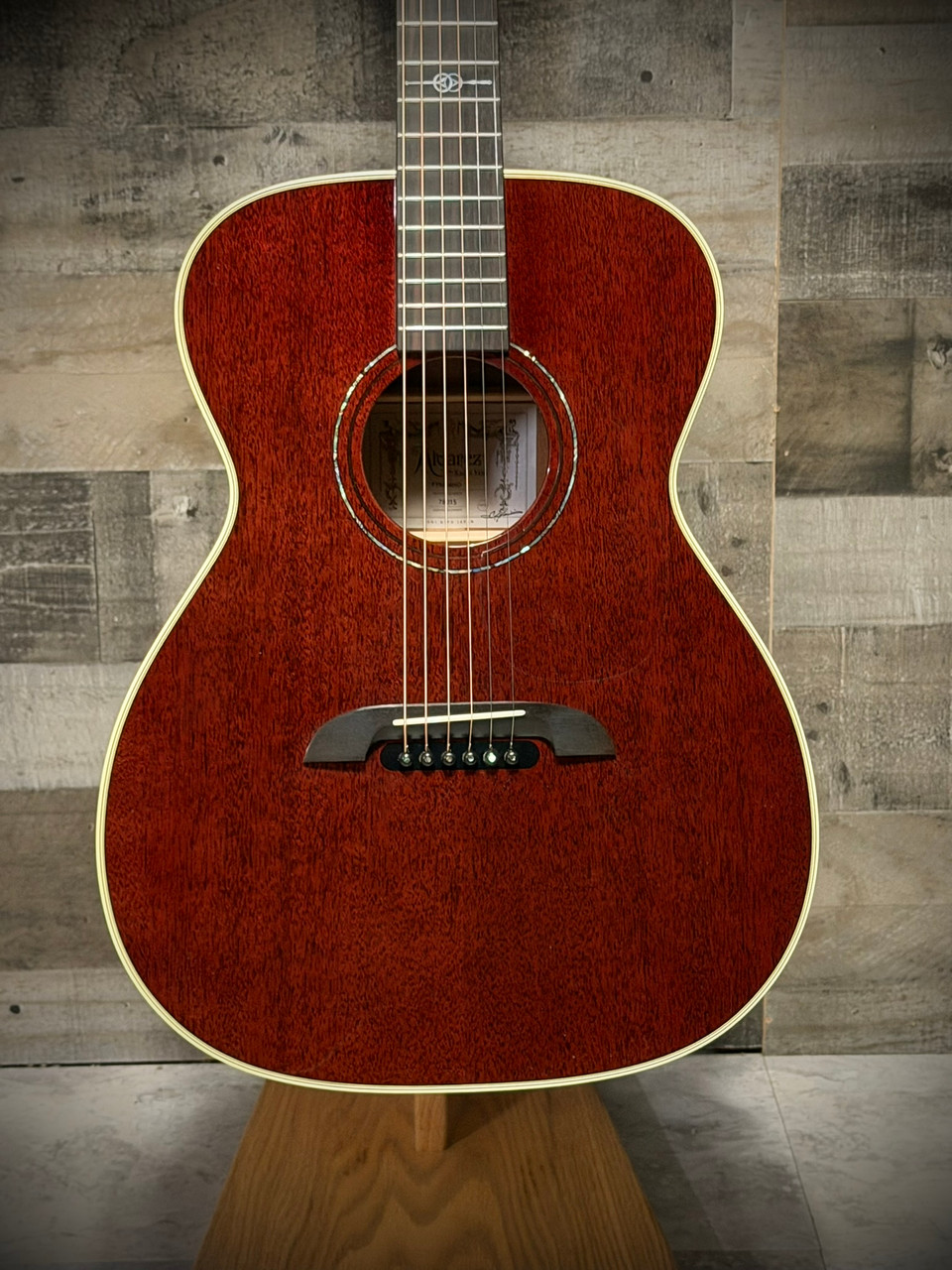 Alvarez FYM66HD Yairi Masterworks Honduran OM Acoustic Guitar (FYM66HD_1) | Musician Madness
