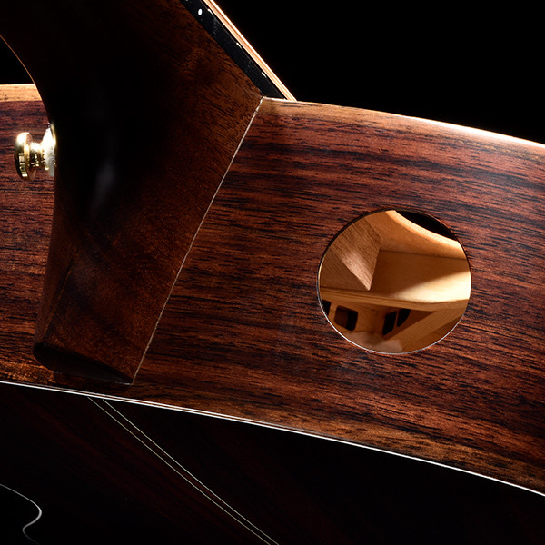Walden B103E Baritone Solid Sitka top/Ovangkol Grand Auditorium Baritone-Electric - Satin Natural (B103E/H) | Musician Madness