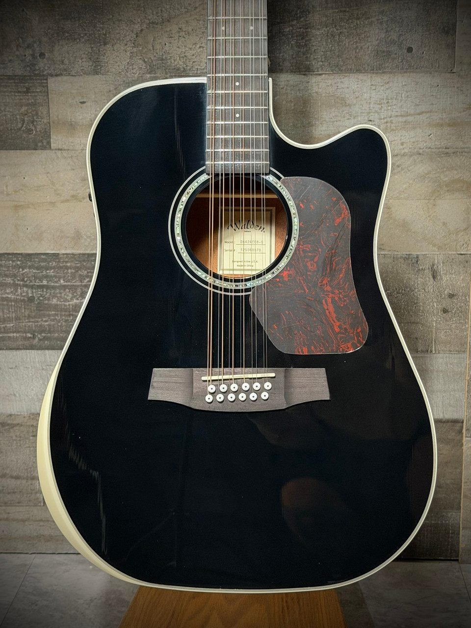 Walden D642RCEB-G Natura Solid Sitka Top-Mahogany 12-String Armrest Dreadnought Acoustic Cutaway-Electric - Gloss Black (D642RCEB-G)