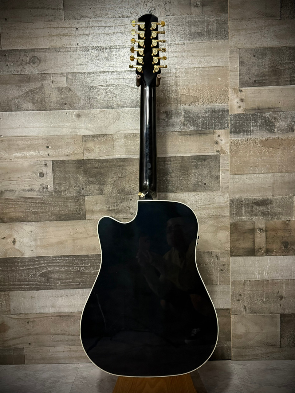 Walden D642RCEB-G Natura Solid Sitka Top-Mahogany 12-String Armrest Dreadnought Acoustic Cutaway-Electric - Gloss Black (D642RCEB-G)